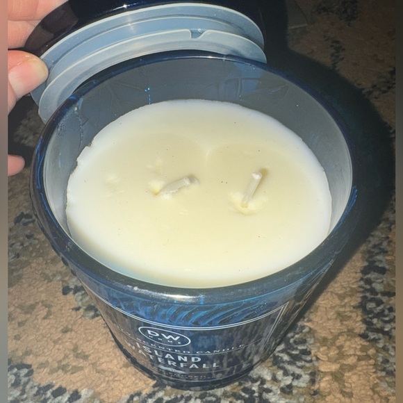 DW Home  NEW ISLAND WATERFALL Candle - Picture 4 of 5